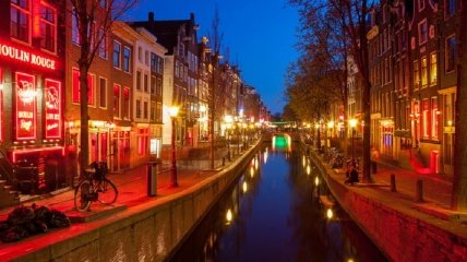В Амстердаме ввели плату за экскурсии по кварталу Красных фонарей