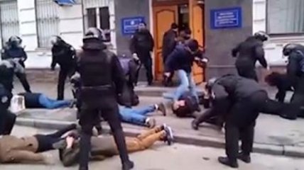 Расследование дела, по избиению митингующих в Киеве будет проводить группа ГБР