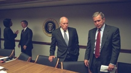 В СМИ впервые появились фото совещания в Белом доме после терактов 11 сентября