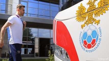 Автобус с командой сборной России едва не сорвался в пропасть перед Евро-2016