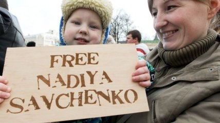 Одесситы возле генконсульства РФ требовали освободить Савченко