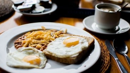 Один из самых богатых белком продуктов: веские причины завтракать яичницей