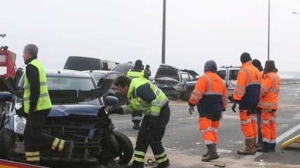 Во Франции из-за гололеда столкнулись 13 автомобилей  