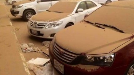 Мощная песчаная буря накрыла сразу несколько стран Среднего Востока: фото и видео явления