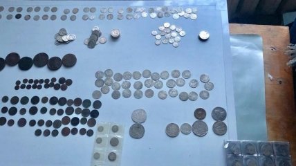 Из Украины в Польшу пытались вывезти почти 400 старинных монет