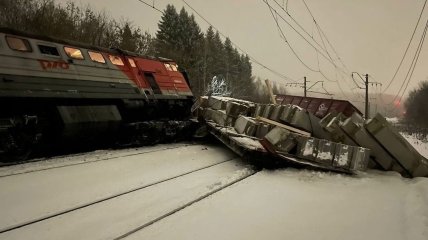 Поезд сошел с рельсов в Кировской области