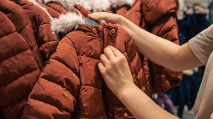 Пуховик – популярная верхняя одежда в зимний период