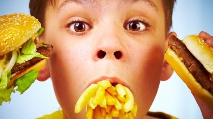 Ученые определили, какая еда наиболее вредна для детей