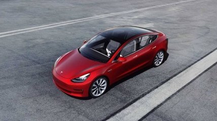 Tesla Model 3 установила новый мировой рекорд (Видео)