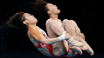 Китаянки выиграли "золото" в синхронных прыжках в воду с 10-метрового трамплина