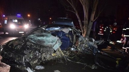  Ужасная авария в Николаеве: автомобиль врезался в дерево, погибли двое военных