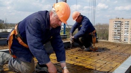 Гройсман поблагодарил строителей за восстановление Донбасса 