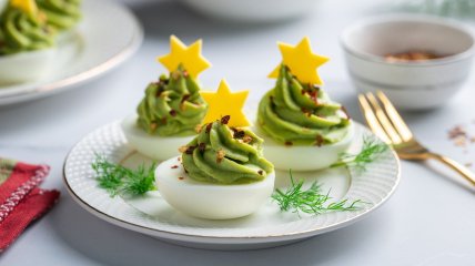 Фаршировані яйця з авокадо-кремом