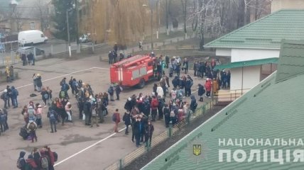 Под Киевом неизвестный распылил слезоточивый газ в школе