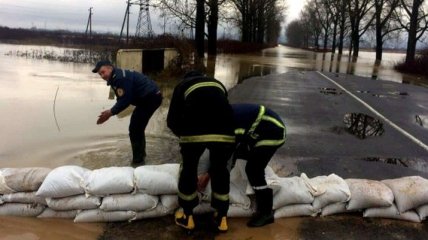 Паводки на Закарпатье: люди возвращаются в свои дома после эвакуации