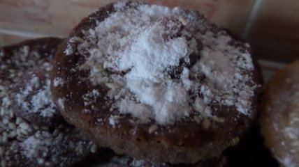 Кексики шоколадные и сливочные с семечками и изюмом