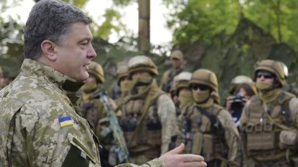 Порошенко: АТО на Донбассе закончится в мае