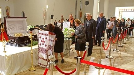 Тело Любомира Гузара привезли в Киев