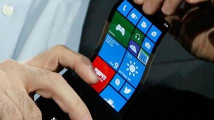 Samsung представит новинку - раскладывающийся телефон