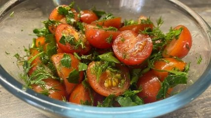 Лучшее к шашлыку - салат из помидоров