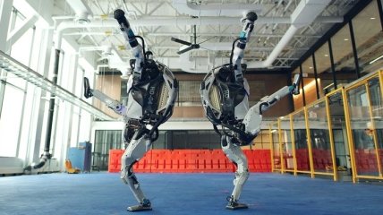 Скоро власть захватят: танцующие роботы Boston Dynamics поразили сеть (видео)