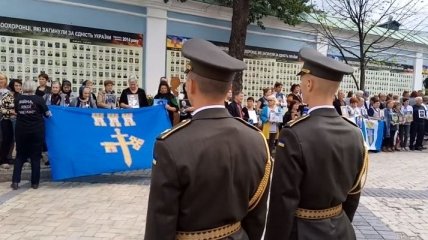 На Михайловской площади почтили память павших под Иловайском