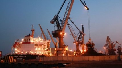В Украину прибыло первое судно с американским углем