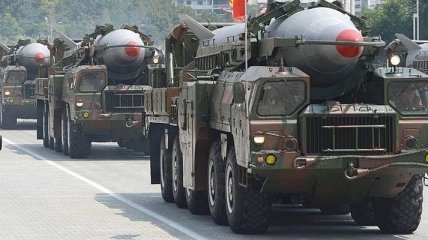Пхеньян отметил начало Олимпиады военным парадом