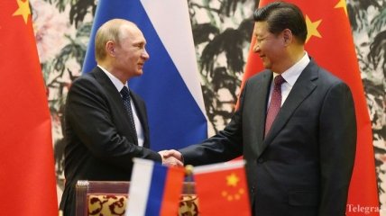 Путин подарил российский смартфон главе КНР