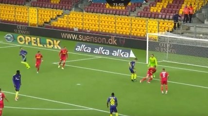 Футболисты в шоке: арбитр в Дании засчитал глупейший мяч (Видео)