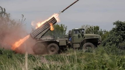 Украинские военные отбивают атаки окупантов