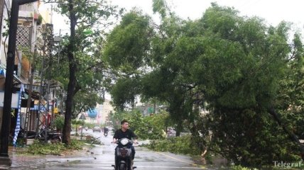 Мощный тайфун "Дамри" во Вьетнаме уже унес жизни 19 человек (Видео)