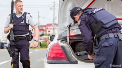 Канадский преступник напал на полицейского с мачете