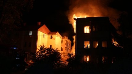 Пожар на месте ночного обстрела Харькова