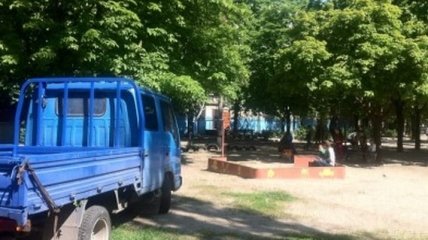 Водитель грузовика в Запорожье въехал на детскую площадку