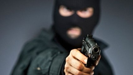Трое бандитов с пистолетами ограбили предпринимателя в Одессе 