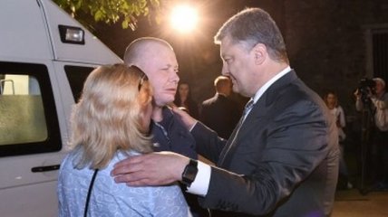Порошенко: Нужно сделать все для возращения украинских заложников домой 