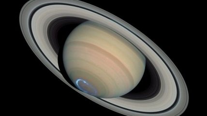 Ученые смогли зафиксировать "дождь", который падает с колец Сатурна