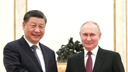 Си Цзиньпин и владимир путин встретились в кремле.