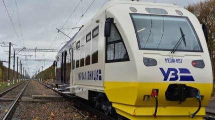 Бесплатные поезда для медиков: "Укрзализныця" запустила социальную программу