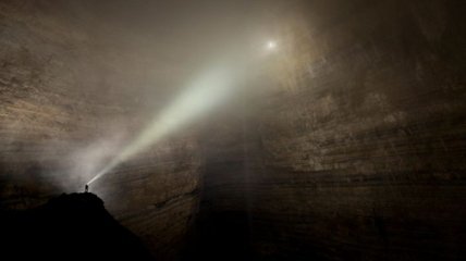 Затерянный мир: удивительные фотографии огромных пещер (Фото)  
