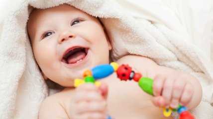 Как развить слух и моторику у младенца: обучающие игры с 1 по 3 месяц