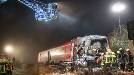 В Германии поезд врезался в армейский тягач: есть жертвы