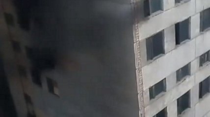 В Киеве горело здание завода "Маяк" 