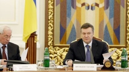 Янукович совещался с Азаровым и Арбузовым на тему местных бюджетов
