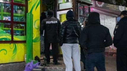 "Извините, что подвел": В Киеве покончил с собой продавец цветов 