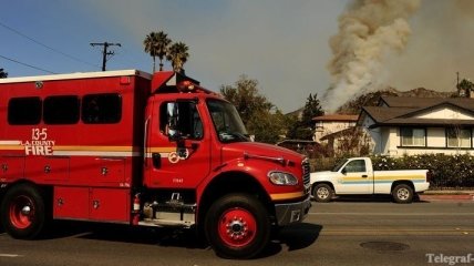 Калифорния: Спасателям удалось остановить огонь возле жилых районов