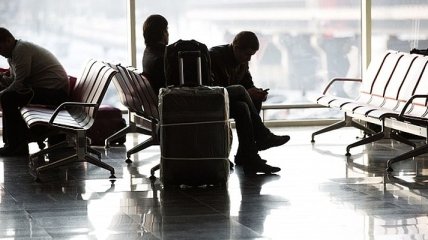 Туроператор не оплатил рейсы: туристы застряли в аэропорту Киева