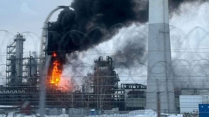 Взрывы на НПЗ сделали свое дело: в России возник дефицит бензина