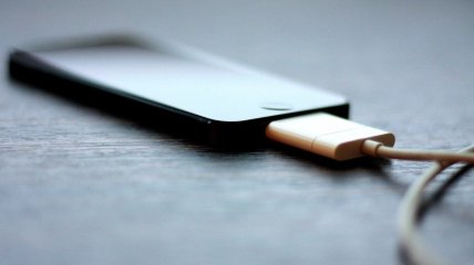 Как правильно заряжать телефон